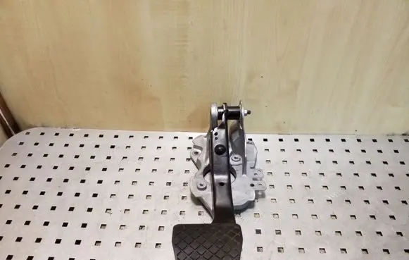 Volkswagen Golf Plus Brake pedal 1K2723143J 1K2723057AN 1K2721117G