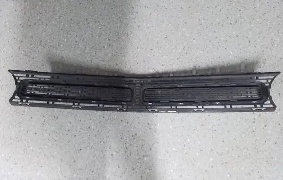 Dodge Challenger Front bumper upper radiator grill 9403665
