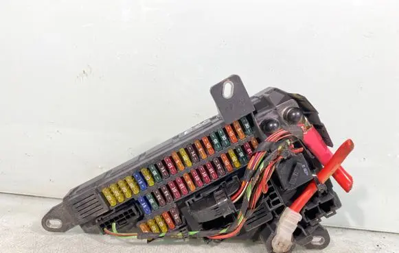 BMW 5 E60 E61 Fuse box set 913883001