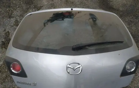 Mazda 3 I Tailgate/trunk/boot lid PILKAS