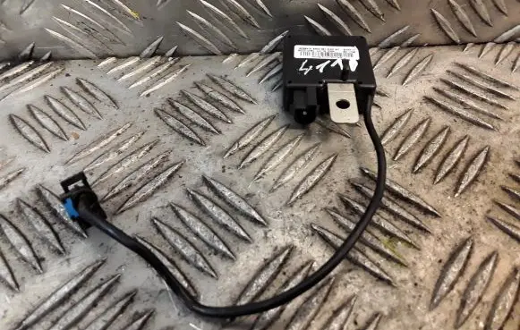 BMW 5 E39 Aerial antenna filter 8380945