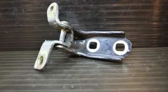 Opel Mokka Rear door lower hinge