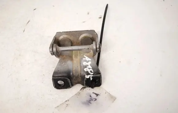 Subaru Outback Tailgate/trunk/boot hinge