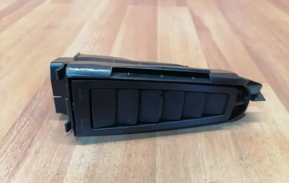 Rear air vent grill