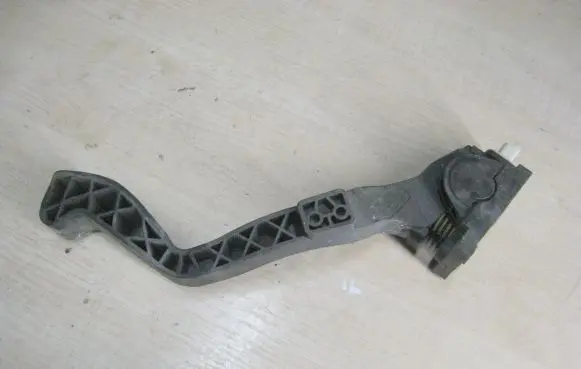 Peugeot 207 Accelerator throttle pedal 0280752247 9643059180