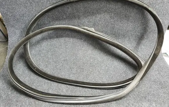 BMW 4 F32 F33 Front door rubber seal 7279741