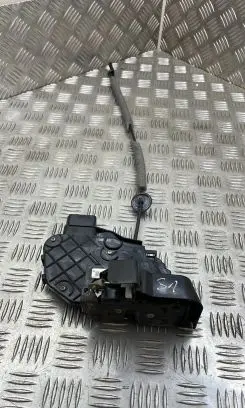 Volvo XC60 Front door lock 30799311