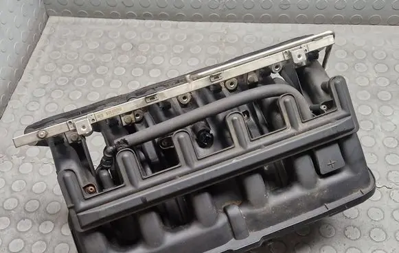 BMW 5 E39 Intake manifold 7501527