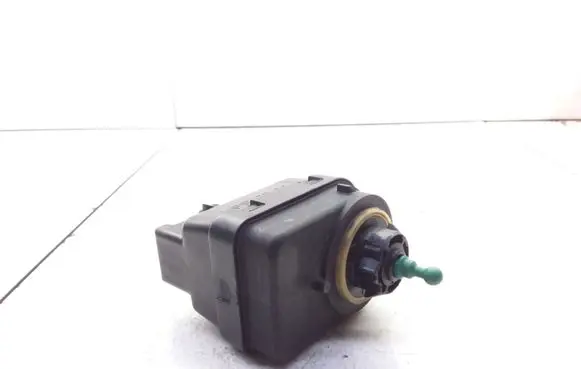 Renault Megane I Headlight level adjustment motor 7700840141