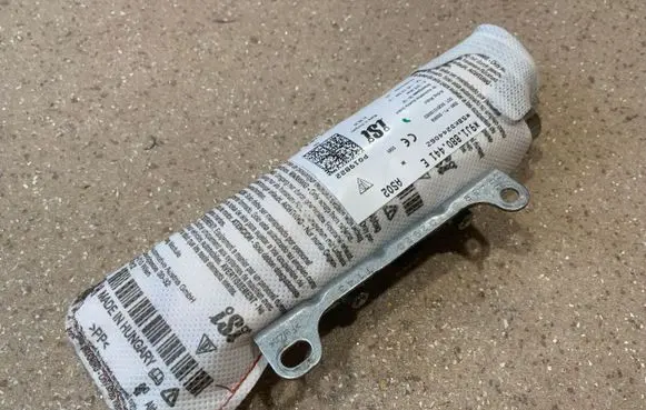 Porsche Taycan 9J1 Side airbag 9J1880441E