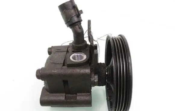 Nissan Almera N16 Power steering pump
