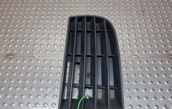 Volkswagen Golf V Front bumper lower grill S26371543 1K0853666