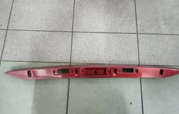 Trunk door license plate light bar