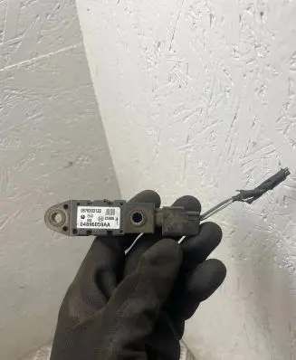 Chrysler Voyager Airbag deployment crash/impact sensor 04896059AA 0878303122