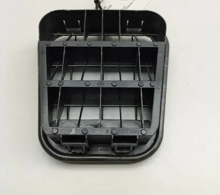 Audi Q3 8U Quarter panel pressure vent 4B0819181C