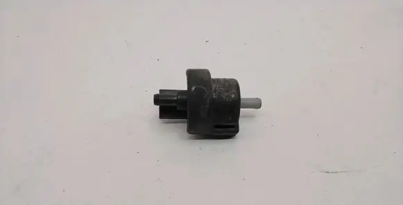 Volkswagen Golf IV Valve vacuum 058133459