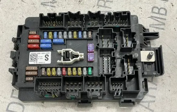 Tesla Model S Fuse module 103440900A