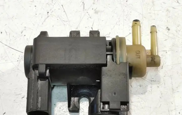 Audi A4 S4 B8 8K Turbo solenoid valve 1K0906627