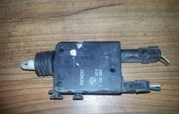 BMW 3 E36 Central locking motor 67111387609
