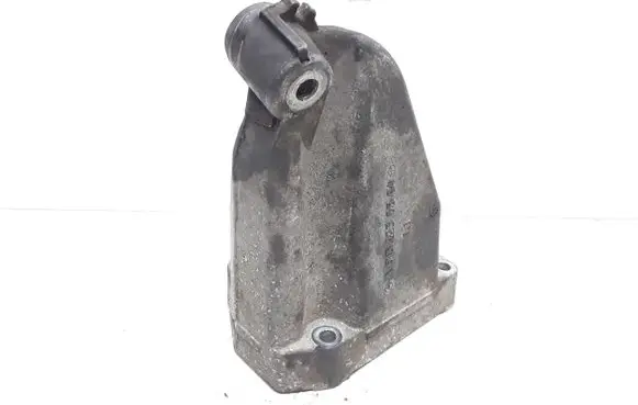 Engine mounting bracket
