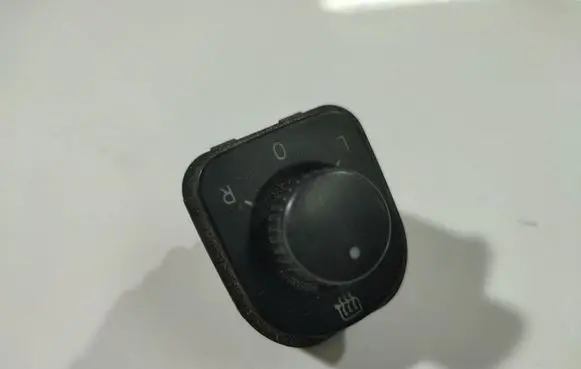 Volkswagen Jetta V Wing mirror switch 1K0959565