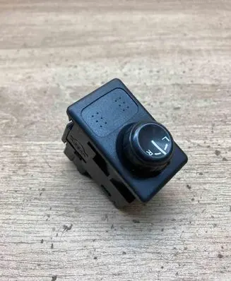 Nissan Primera Wing mirror switch XLQ