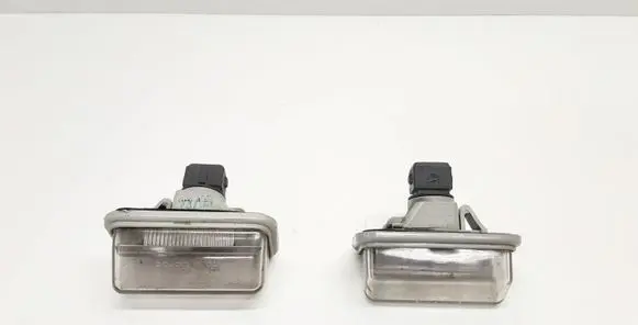 Toyota Avensis T250 Number plate light