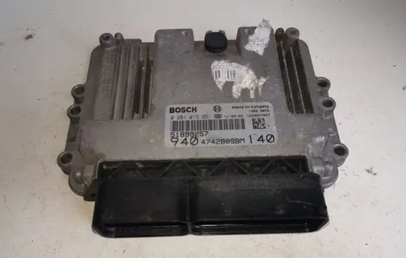 Alfa Romeo Giulietta Engine control unit/module 0281015951 51899257