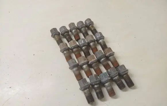 Volkswagen PASSAT B8 Nuts/bolts 