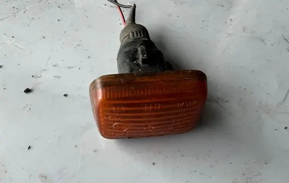 Front fender indicator light