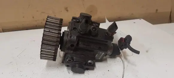 Opel Insignia A Fuel injection high pressure pump 0445010193 55571005 0928400680