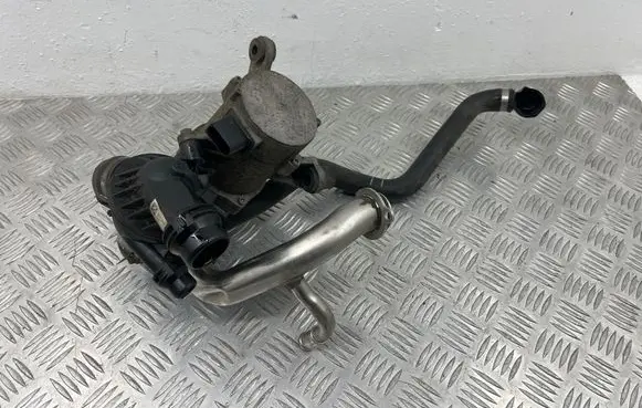 BMW 3 E90 E91 Water pump 7585928