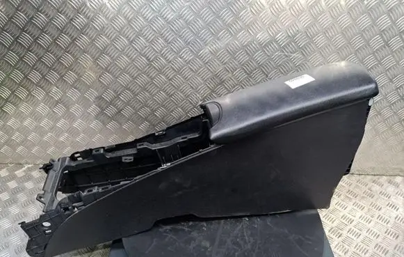 Toyota Avensis T270 Center console 