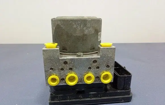 Opel Vivaro ABS Pump 476607609R