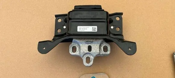 Skoda Superb B8 (3V) Engine mount bracket 3Q0199555H 25042022