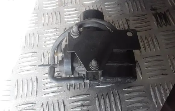 Renault Espace III Central locking vacuum pump 7700841557