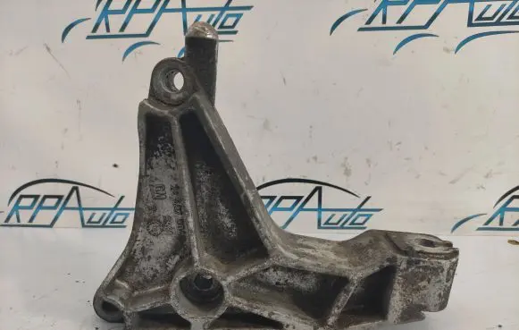 Opel Zafira A Engine mounting bracket 24407004 2581