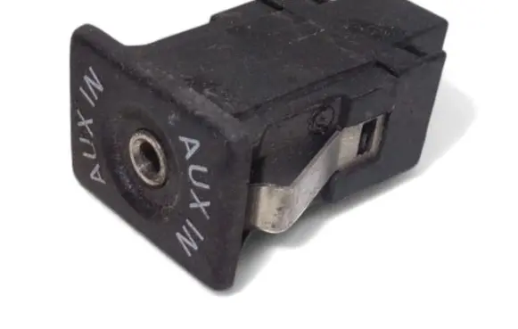 Volkswagen Touran I AUX in-socket connector 