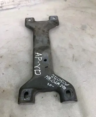 Mercedes-Benz GLA H247 Muffler mount bracket/holder A2474921500