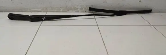 BMW 1 F40 Front wiper blade arm 7453959