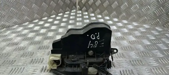 BMW X1 E84 Front door lock 7202150