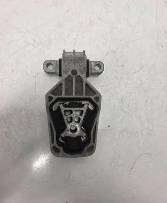 Mercedes-Benz CLA C117 X117 W117 Engine mount bracket A2462401209