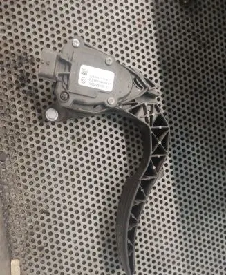 Volkswagen Golf IV Accelerator throttle pedal 180029347R 6PV00997807