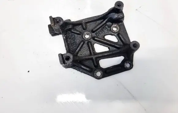 KIA Carnival Engine mounting bracket