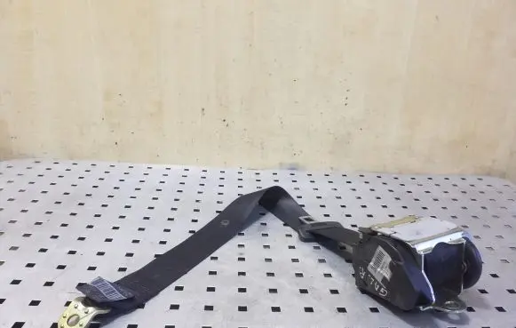 Rear seatbelt