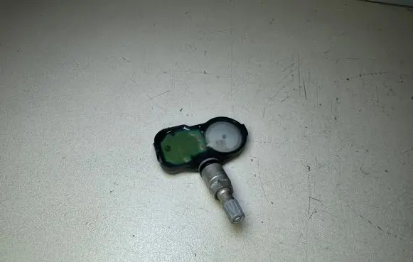 Nissan Juke I F15 Tire pressure sensor 407006WY0B 147012394B 00707FB