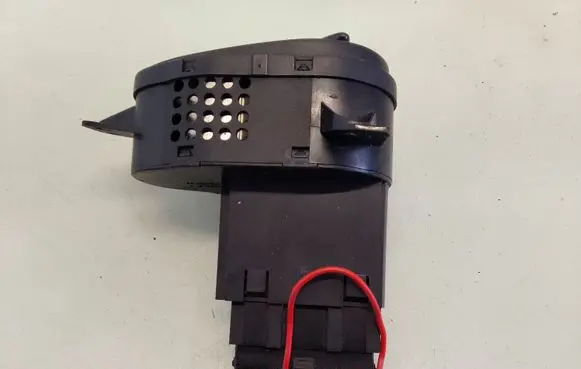 Ford Focus Light switch 04052513