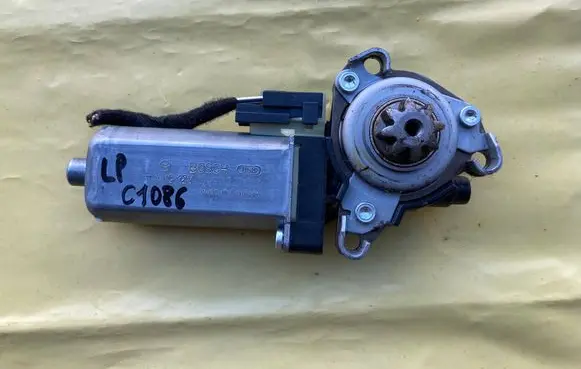 Mercedes-Benz C W204 Seat adjustment motor 0390203001