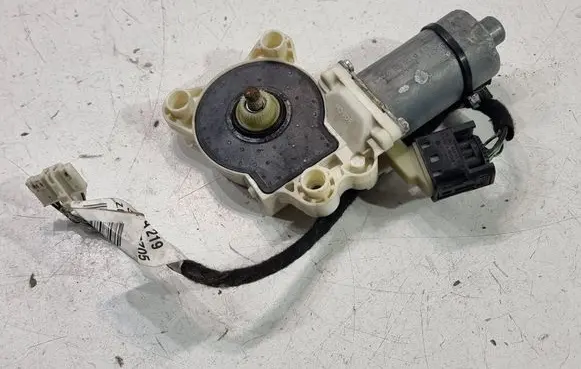 Mercedes-Benz CLS C219 Front door window regulator motor A2198200642
