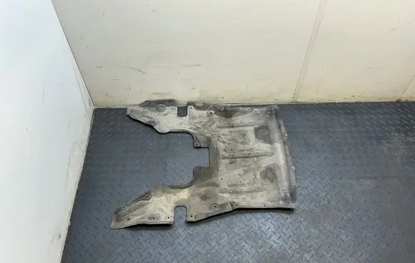 BMW 3 GT F34 Engine splash shield/under tray 7241818